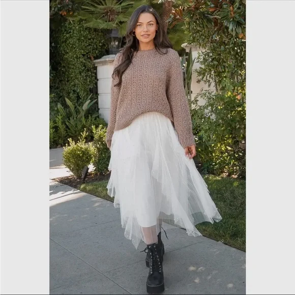 Chic White Tulle A-Line Skirt - Picture 5 of 6